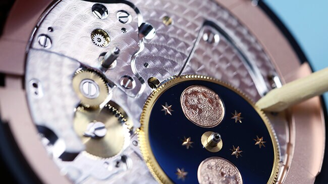 Jaquet Droz, Grande Seconde Moon Ivory Enamel, Workshop Movement Close-Up, J007533200