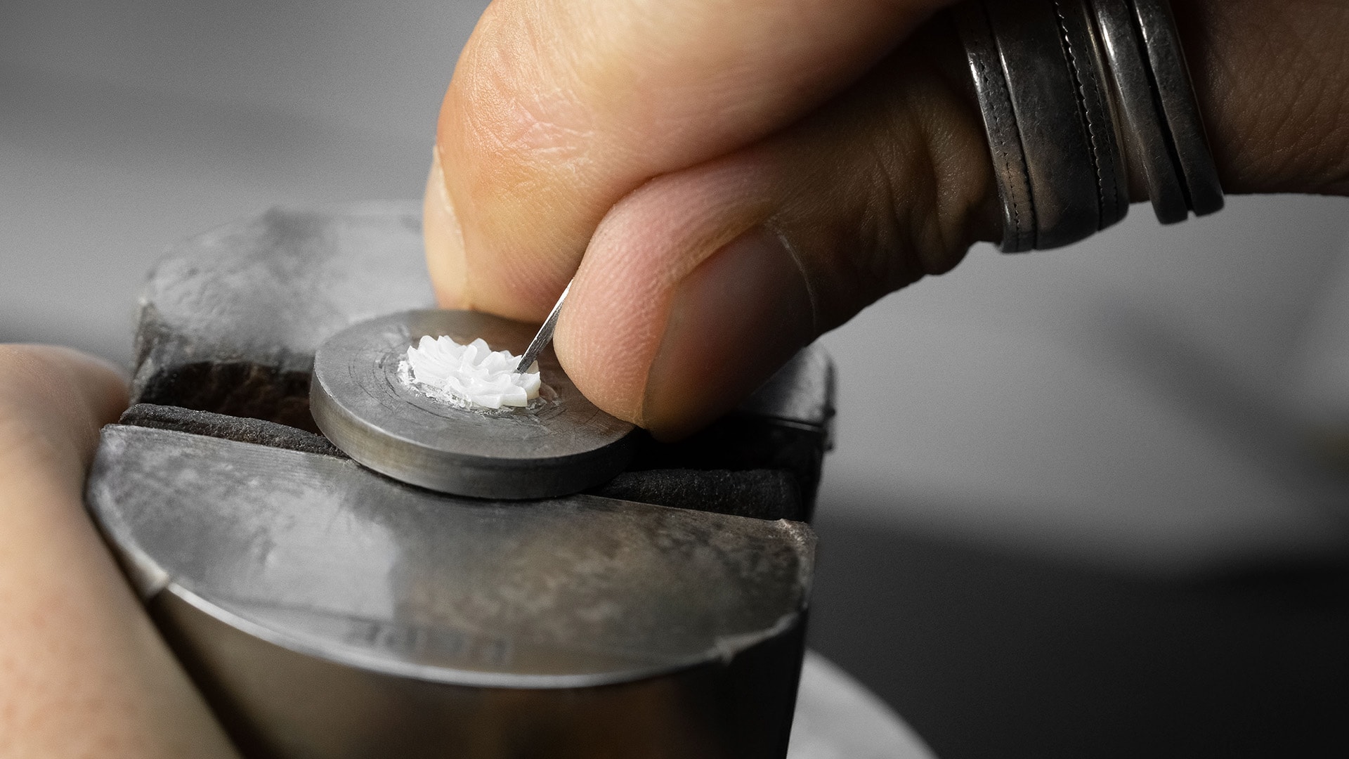 Petite Heure Minute Red Gold - Japanese Garden