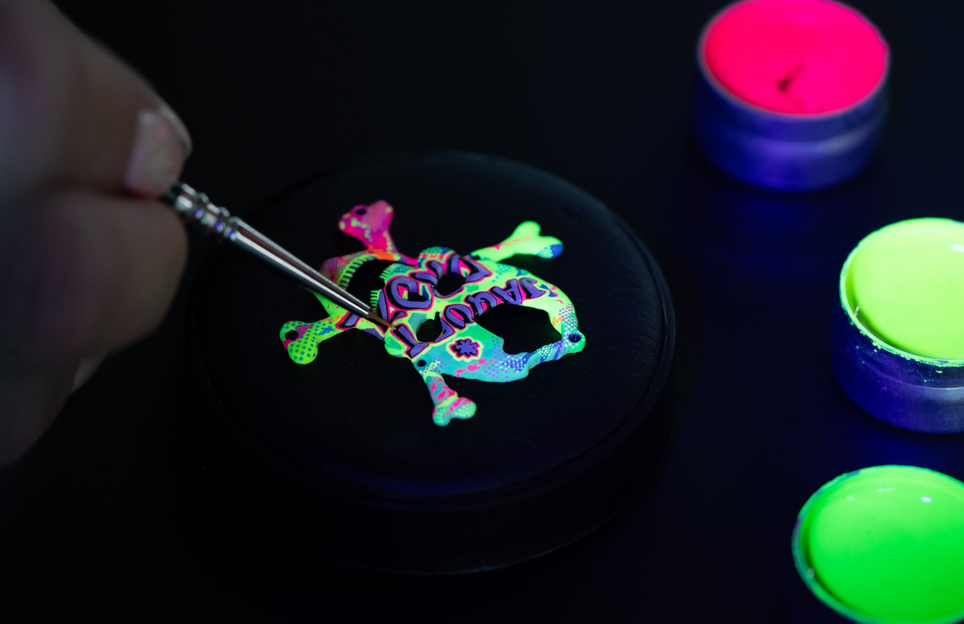 Tourbillon Skelet Skull, fluo painting workshop