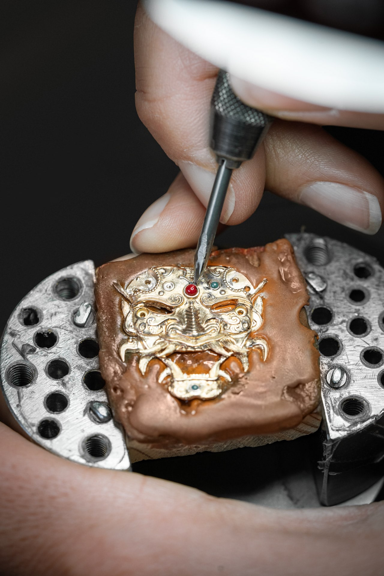 Tourbillon Skelet Bushido, engraving workshop