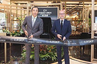JAQUET DROZ EXCLUSIVELY REVEALS ITS NEW AUTOMATON WATCH, THE TROPICAL BIRD REPEATER, AT A FASCINATING EXHIBITION IN BEIJING.