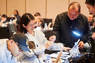 Jaquet Droz, Painting Workshop In Shanghai