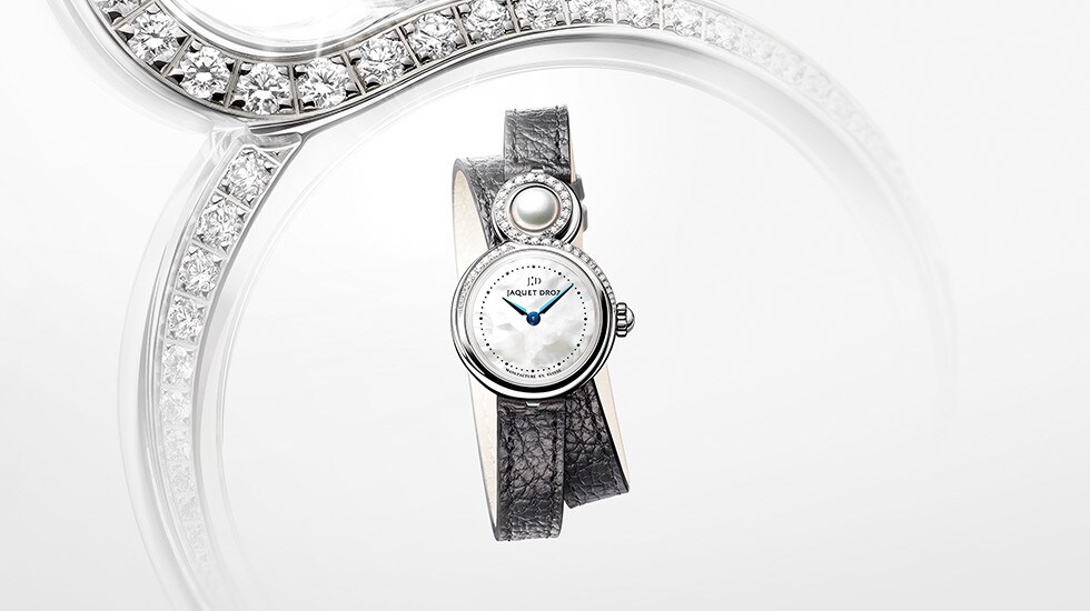 LADY 8 PETITE, AN ODE TO FEMININITY AND ELEGANCE