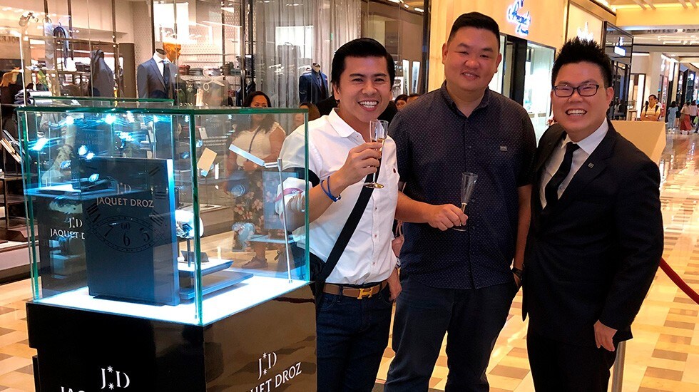 Jaquet Droz, Marina Bay Sands Pop-Up Exhibition, Guests enjoying the exhibition