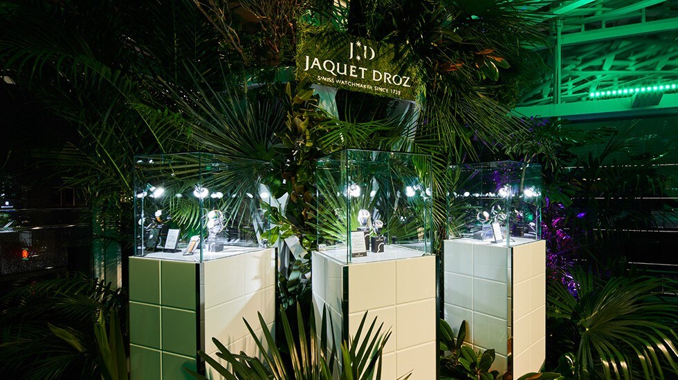 THE TROPICAL BIRD REPEATER HAS BEEN UNVEILED IN TOKYO FOR THE FIRST TIME.