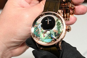 TROPICAL BIRD REPEATER UNVEILED IN SINGAPORE